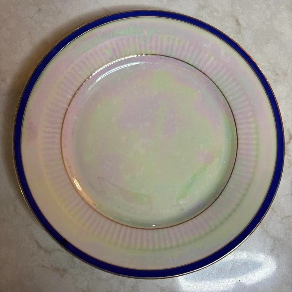 Set of 5 vintage white and blue dinner plates with gold accents